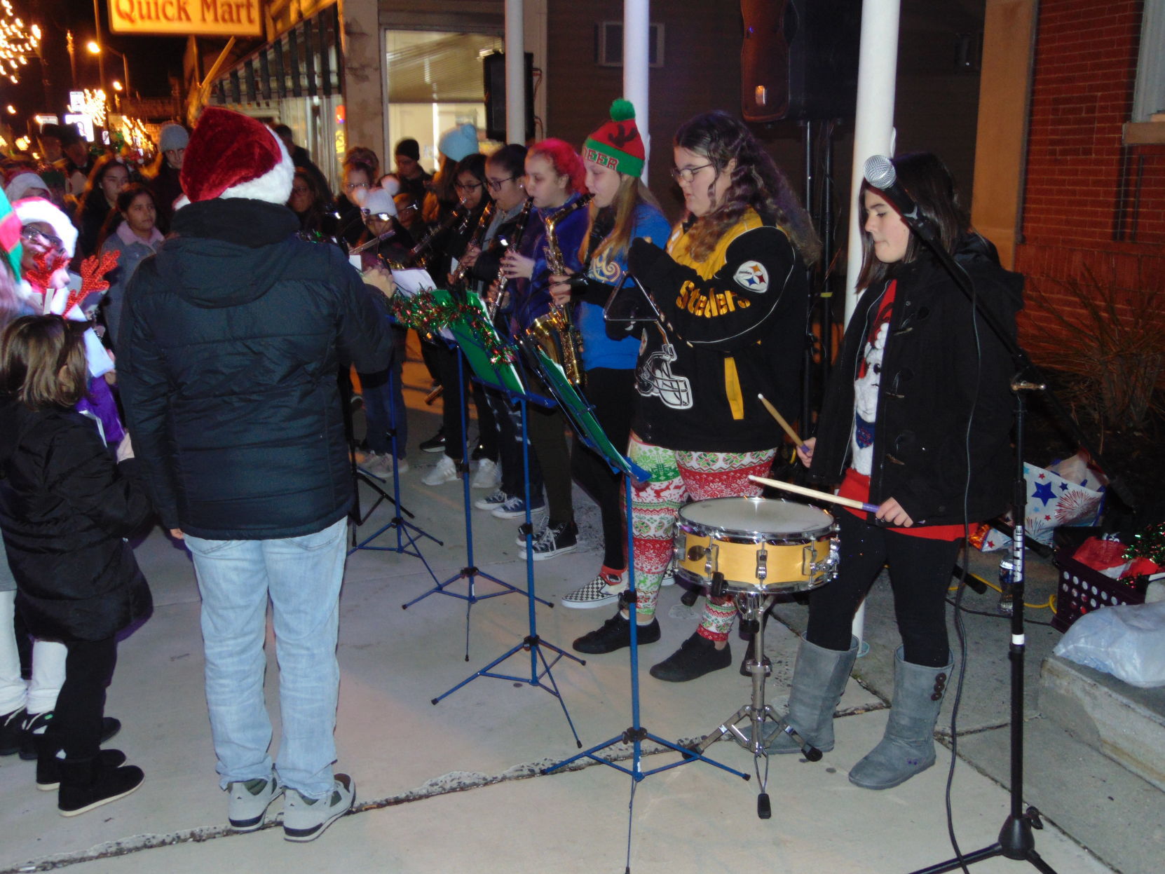 GAL EHC tree lighting 143a 1211-8